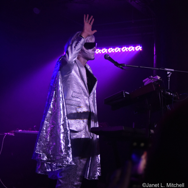 Lovelorn, Body of Light, Xeno and Oaklander, Drab Majesty, Underground Arts