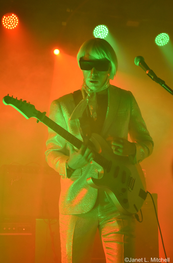 Lovelorn, Body of Light, Xeno and Oaklander, Drab Majesty, Underground Arts