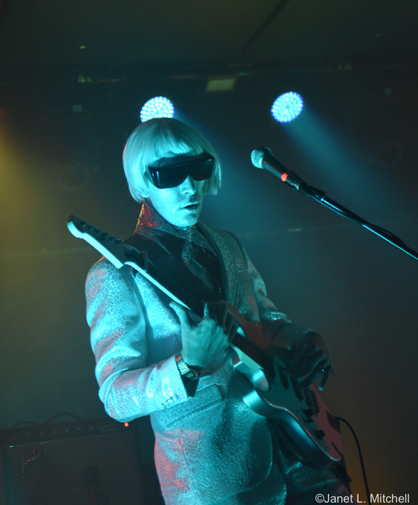 Lovelorn, Body of Light, Xeno and Oaklander, Drab Majesty, Underground Arts